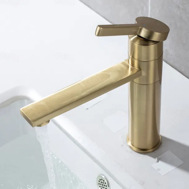 Bathroom Sink Faucet - Rotatable Chrome Centerset Single Handle One HoleBath Taps