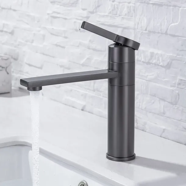 Bathroom Sink Faucet - Rotatable Chrome Centerset Single Handle One HoleBath Taps