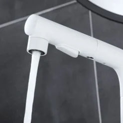 Bathroom Sink Faucet - Rotatable / Pull out Chrome / Electroplated / Painted Finishes Centerset Single Handle One HoleBath Taps