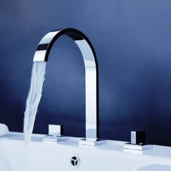 Bathroom Sink Faucet - Rotatable / Widespread / Waterfall Chrome Deck Mounted Two Handles Three HolesBath Taps