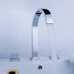 Bathroom Sink Faucet - Rotatable / Widespread / Waterfall Chrome Deck Mounted Two Handles Three HolesBath Taps