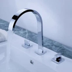 Bathroom Sink Faucet - Rotatable / Widespread / Waterfall Chrome Deck Mounted Two Handles Three HolesBath Taps