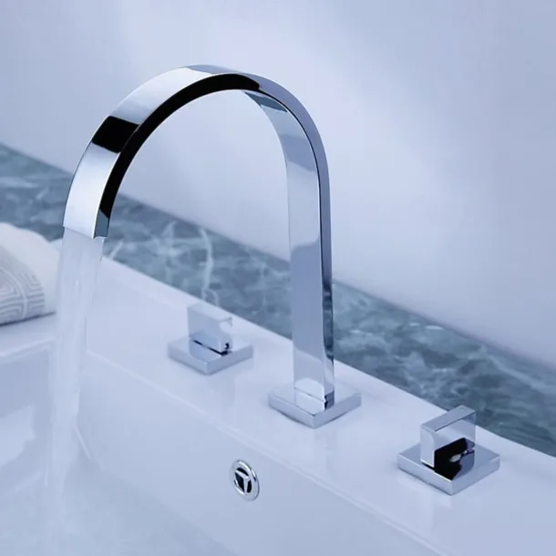 Bathroom Sink Faucet - Rotatable / Widespread / Waterfall Chrome Deck Mounted Two Handles Three HolesBath Taps
