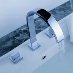 Bathroom Sink Faucet - Rotatable / Widespread / Waterfall Chrome Deck Mounted Two Handles Three HolesBath Taps
