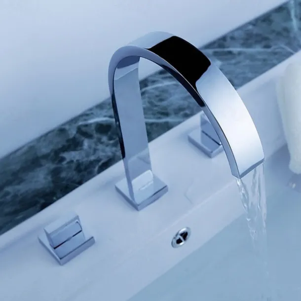 Bathroom Sink Faucet - Rotatable / Widespread / Waterfall Chrome Deck Mounted Two Handles Three HolesBath Taps