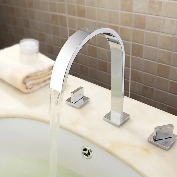 Bathroom Sink Faucet - Rotatable / Widespread / Waterfall Chrome Deck Mounted Two Handles Three HolesBath Taps