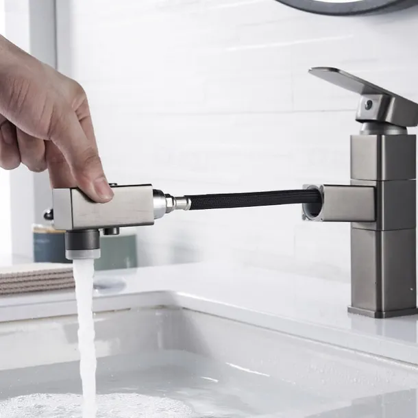 Bathroom Sink Faucet - Rotatable / Pull out / Classic Electroplated / Painted Finishes Centerset Single Handle One HoleBath Taps