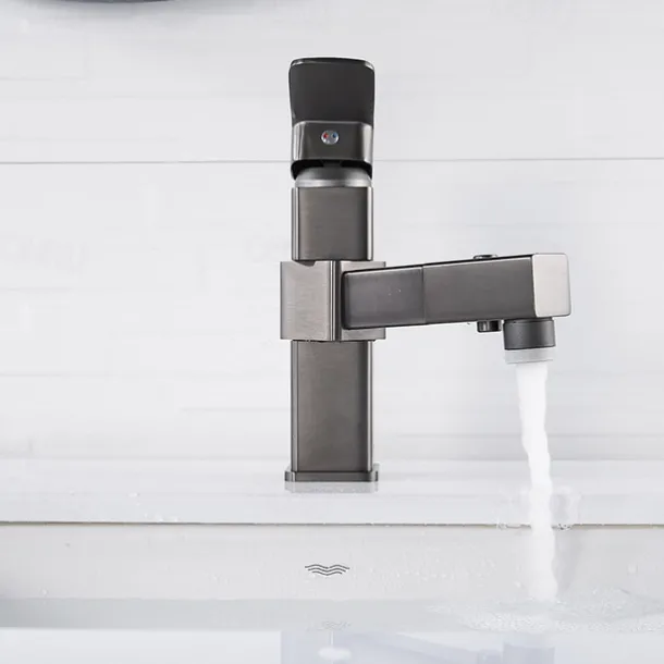 Bathroom Sink Faucet - Rotatable / Pull out / Classic Electroplated / Painted Finishes Centerset Single Handle One HoleBath Taps