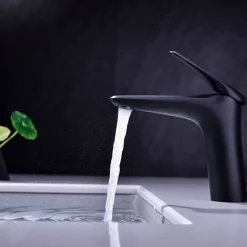 Bathroom Sink Faucet - Single Chrome / Brushed / Electroplated Centerset Single Handle One HoleBath Taps / Brass