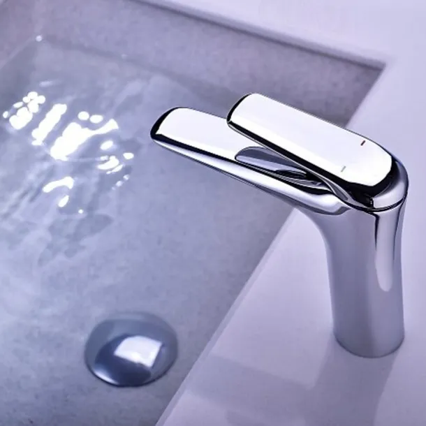 Bathroom Sink Faucet - Single Chrome / Brushed / Electroplated Centerset Single Handle One HoleBath Taps / Brass