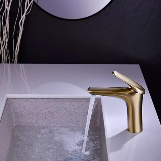 Bathroom Sink Faucet - Single Chrome / Brushed / Electroplated Centerset Single Handle One HoleBath Taps / Brass