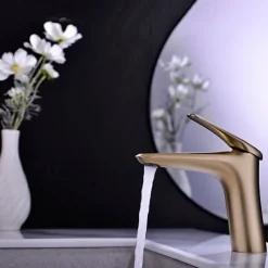 Bathroom Sink Faucet - Single Chrome / Brushed / Electroplated Centerset Single Handle One HoleBath Taps / Brass