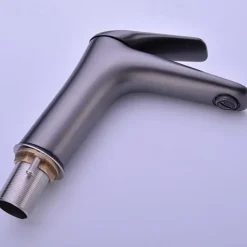 Bathroom Sink Faucet - Single Chrome / Brushed / Electroplated Centerset Single Handle One HoleBath Taps / Brass