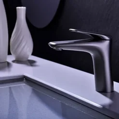 Bathroom Sink Faucet - Single Chrome / Brushed / Electroplated Centerset Single Handle One HoleBath Taps / Brass