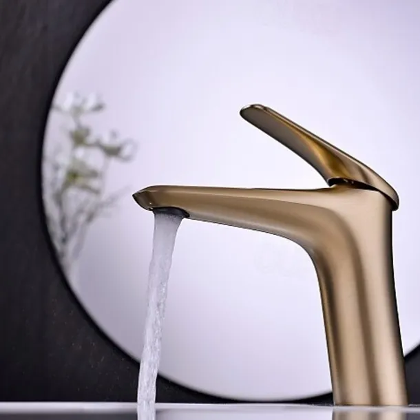 Bathroom Sink Faucet - Single Chrome / Brushed / Electroplated Centerset Single Handle One HoleBath Taps / Brass