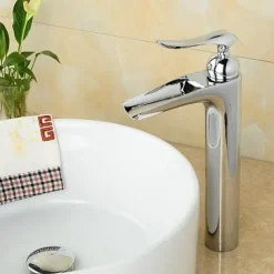 Bathroom Sink Faucet - Waterfall Chrome Centerset Single Handle One HoleBath Taps