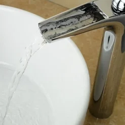 Bathroom Sink Faucet - Waterfall Chrome Centerset Single Handle One HoleBath Taps