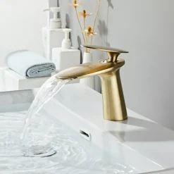 Bathroom Sink Faucet, Brass Waterfall Single Handle One Hole Modern Style Bath Taps with Hot and Cold Water