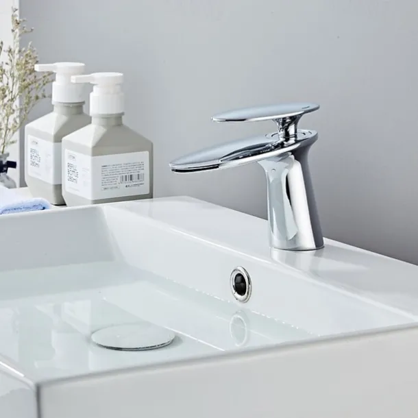 Bathroom Sink Faucet, Brass Waterfall Single Handle One Hole Modern Style Bath Taps with Hot and Cold Water
