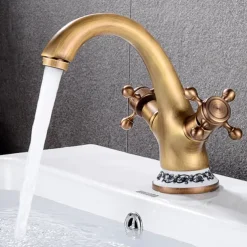 Bathroom Sink Faucet,Classic Electroplated / Painted Finishes Centerset Two Handles One Hole Bath Taps