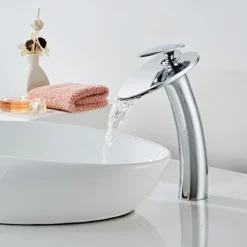 Bathroom Sink Faucet,Waterfall Heart Shape Handle Single Handle One Hole Bath Taps with Hot and Cold Switch