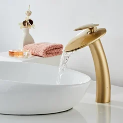 Bathroom Sink Faucet,Waterfall Heart Shape Handle Single Handle One Hole Bath Taps with Hot and Cold Switch
