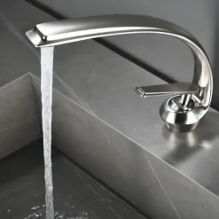 Bathroom Sink Mixer Faucet, Single Handle One Hole Washroom Basin Taps Chrome Finish Bathroom Faucet with Hot and Cold Water Hose