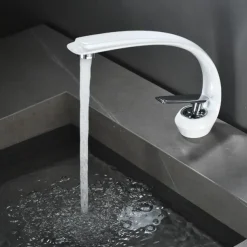 Bathroom Sink Mixer Faucet, Single Handle One Hole Washroom Basin Taps Chrome Finish Bathroom Faucet with Hot and Cold Water Hose