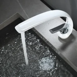 Bathroom Sink Mixer Faucet, Single Handle One Hole Washroom Basin Taps Chrome Finish Bathroom Faucet with Hot and Cold Water Hose