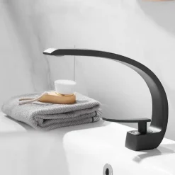 Brass Bathroom Sink Mixer Faucet, Silvery Single Handle One Hole Basin Taps Chrome Finish Bathroom Faucet with Hot and Cold Water