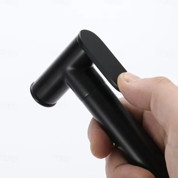 Brass Single Hole Bidet Painted Finishes Black Toilet Handheld Bidet Sprayer Self-Cleaning Contemporary Clean Spray Gun