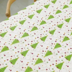 Christmas Disposable Tablecloth – Festive Snowflake Plastic Oil-Proof Table Cover for Holiday Party Decorations