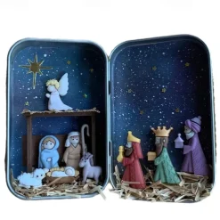 Christmas Nativity, Hand Sculpted Painted Nativity Figure, A Lovely, Little Nativity Scene, Xmas Holy Family Decor Gift for Indoor Home Display, Tabletop 8.8*11.5*2.8cm