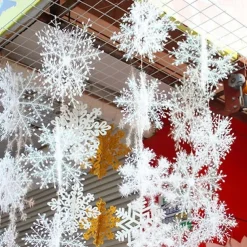 Christmas Snowflake Ornaments Set Xmas Plastic Hanging Snow Flakes for Christmas Tree Decorations Winter Wonderland Frozen Birthday Party Holiday Home Decor Craft Snowflakes