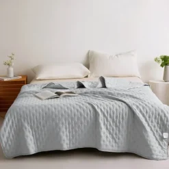 Cooling Blanket Absorbs Heat to Keep Cool, Ultra-Soft Breathable Summer Blanket for Hot Sleepers,Twin/Full Size Blanket for All Season