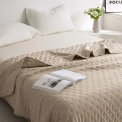 Cooling Blanket Absorbs Heat to Keep Cool, Ultra-Soft Breathable Summer Blanket for Hot Sleepers,Twin/Full Size Blanket for All Season