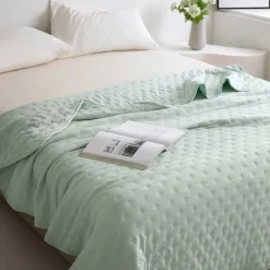 Cooling Blanket Absorbs Heat to Keep Cool, Ultra-Soft Breathable Summer Blanket for Hot Sleepers,Twin/Full Size Blanket for All Season
