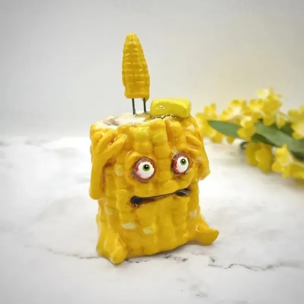 Cranky Carrot Figurine, Screaming Pickle, Handmade Cute Emotional Support Celery Broccoli Buddy, Miniature Scare Corn Sculpture for Desk Home Office Decoration