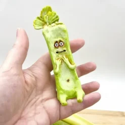 Cranky Carrot Figurine, Screaming Pickle, Handmade Cute Emotional Support Celery Broccoli Buddy, Miniature Scare Corn Sculpture for Desk Home Office Decoration