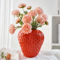 Cute Red Strawberry Decorative Home Vase Creative Resin Material Handmade Handicraft Vase Suitable for Flower Hydroponics Home and Restaurant Flower Decoration Decoration