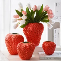 Cute Red Strawberry Decorative Home Vase Creative Resin Material Handmade Handicraft Vase Suitable for Flower Hydroponics Home and Restaurant Flower Decoration Decoration