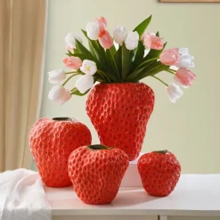 Cute Red Strawberry Decorative Home Vase Creative Resin Material Handmade Handicraft Vase Suitable for Flower Hydroponics Home and Restaurant Flower Decoration Decoration