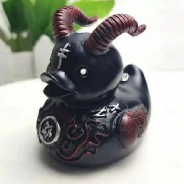 Duck Statue Decor Goth Satanic Duck, Gothic Punk Resin Collectible Figurines Ducks, Cute Little Duck Statue Crafts, Novelty Decorative Satan Duck Ornaments Halloween Decoration