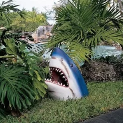 Floating Shark Head Crocodile Decor for Garden Pool, Novelty Outdoor Animals Statue Spoof Toy for Garden Park Pond Wall Decoration