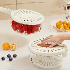 Fruit Strainer Colander Bowl Fruit Drain Basket with Lid Foldable Handle Cleaning Colander Plastic Refrigerator Crisper Kitchen Box Food Storage Container for Fridge Outdoor Picnic Pasta Salad Berry