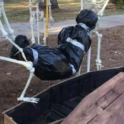 Halloween Decorations Dead Victim Props,Scary Fake Corpse with Pump,152cm Hanging Scary Fake Corpse in Bag Death Victim Halloween Outdoor Props Creepy Haunted House Halloween Decorations