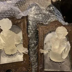 Halloween Ghost in The Mirror, Glow in The Dark 3D Resin Ghost Frame, Creative Fluorescent Mirror Sculpture for Bedroom and Corridor Decor