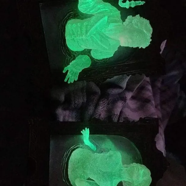 Halloween Ghost in The Mirror, Glow in The Dark 3D Resin Ghost Frame, Creative Fluorescent Mirror Sculpture for Bedroom and Corridor Decor