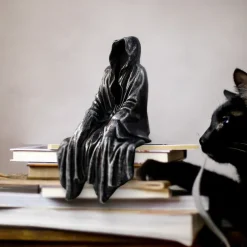 Halloween Horror Art Design Resin Black Robe Dead God Sitting Statue Gothic Dark Knight Terror Dead God Decoration Suitable for Halloween Home Decoration Bookcase Desktop Decoration Gifts 1PC
