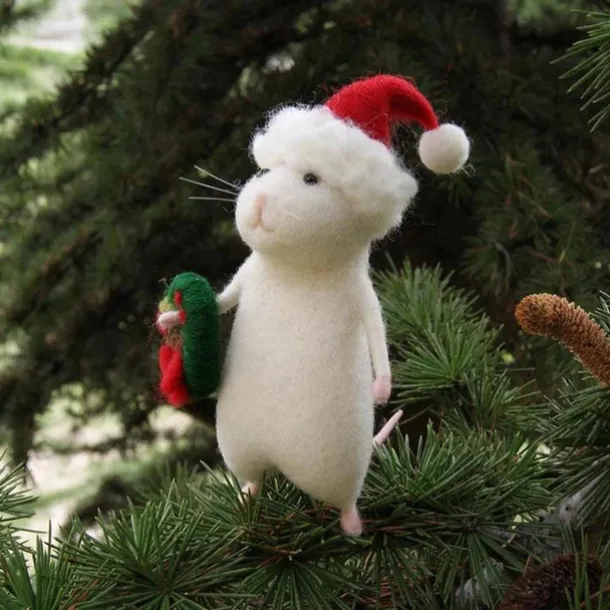 Halloween Mouse with Pumpkin, Christmas Mouse with a Gift, Needle Felting Mouse, Birthday Mouse, Needle Felting Kit, No Finished DIYKit Pack, Needle Felting Miniature